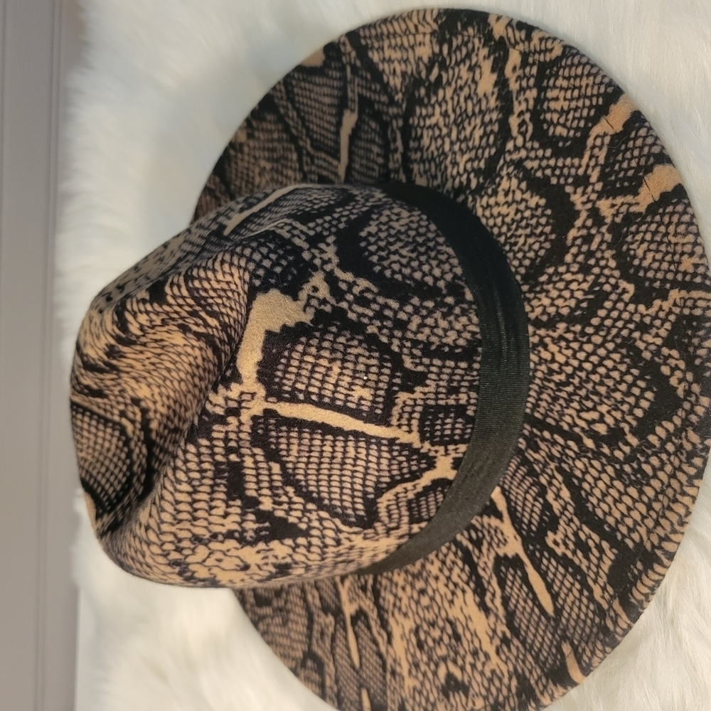Tan and Black Reptile Skin Pattern - Picture 2 of 11